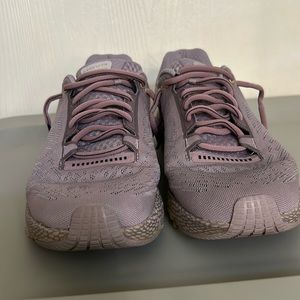 Women’s Under Armour size 11 Machina sneaker